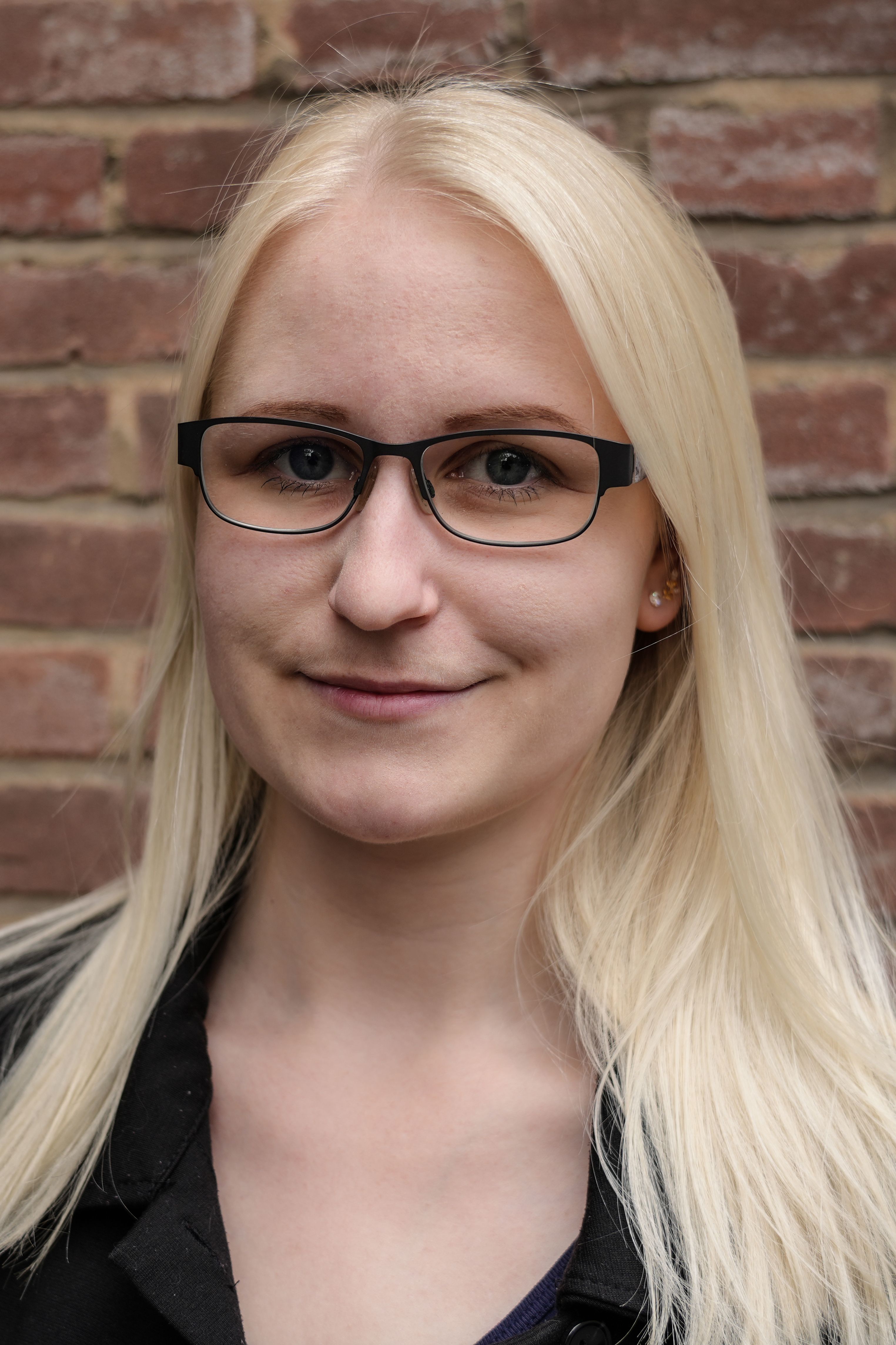 Frau Krus - KRU - laura.krus@ge-emmerich.de - Fächer: D, P 