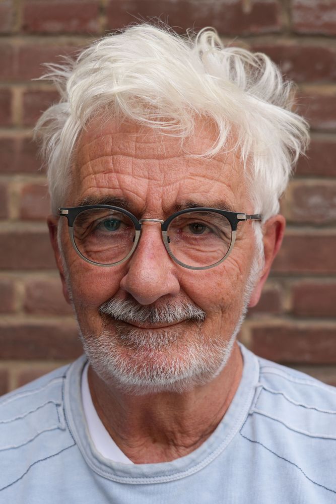 Döbberthin - DBB - ulrich.doebberthin@ge-emmerich.de - Fächer: D, DaZ, NL, MU 