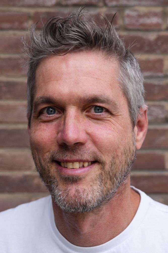 Laszlo - LSZ - markus.laszlo@ge-emmerich.de		 - Fächer: KU, DG, SP 