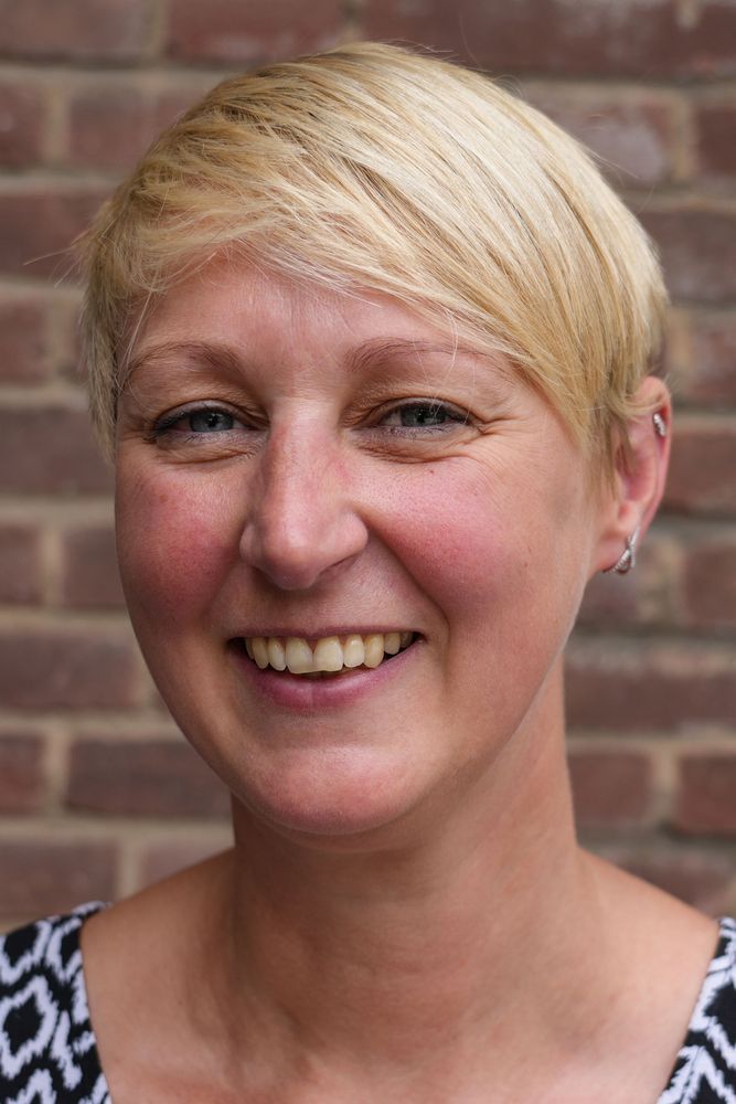 Lüer - LUE - jacqueline.lueer@ge-emmerich.de - Fächer: BI, S 